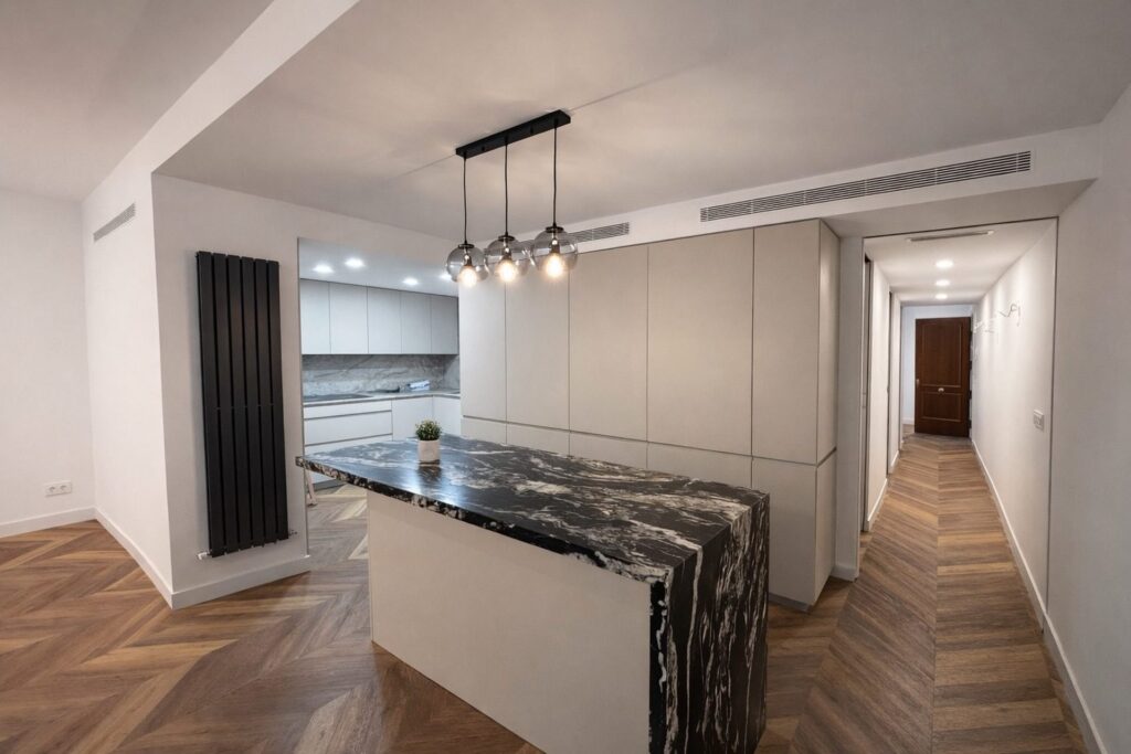 Reforma integral de vivienda en Calle Aranda 142 Zaragoza con cocina y pasillo
