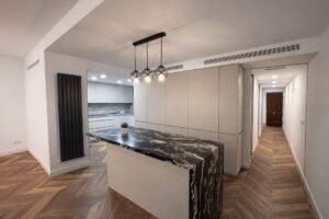 Reforma integral de vivienda en Calle Aranda 142 Zaragoza con cocina y pasillo