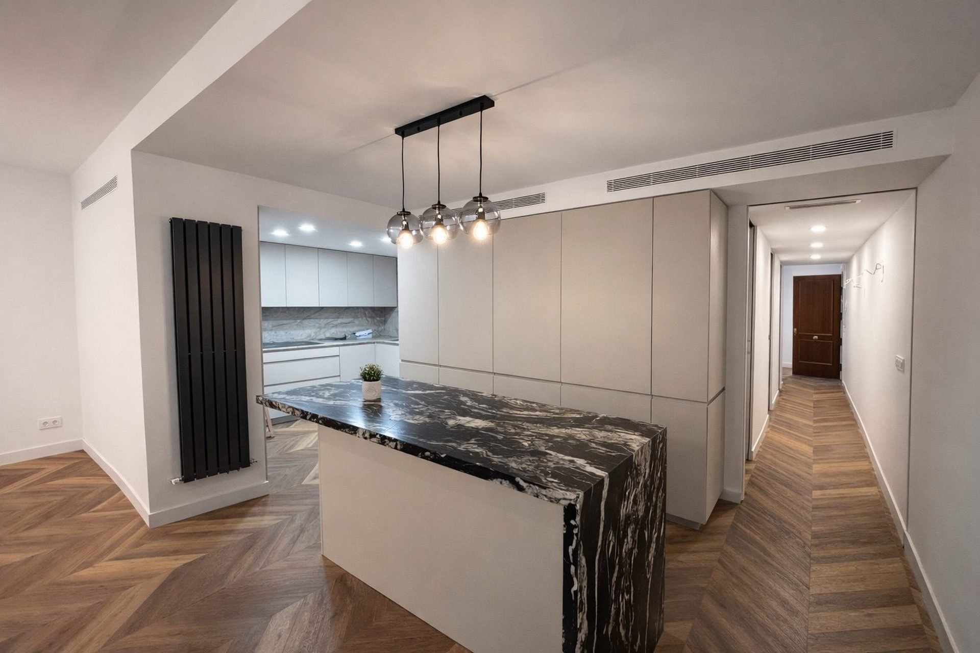 Reforma integral de vivienda en Calle Aranda 142 Zaragoza con cocina y pasillo